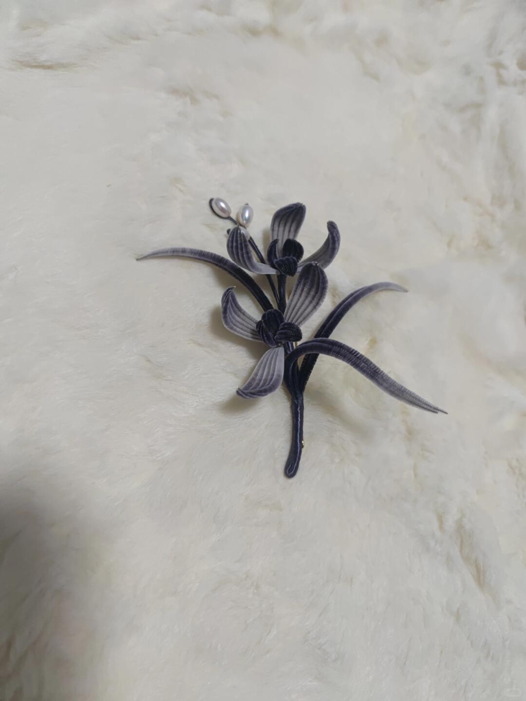 Ronghua Dusty Lavender Velvet Orchid Brooch