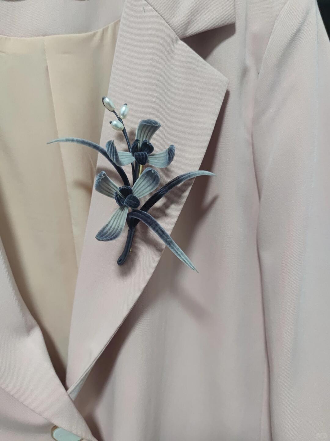 Ronghua Dusty Lavender Velvet Orchid Brooch