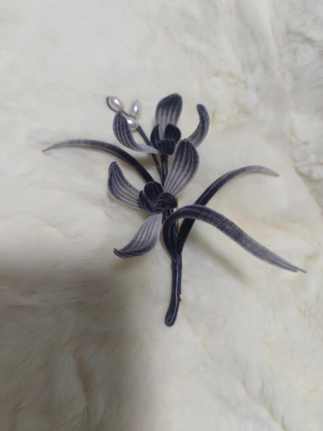 Ronghua Dusty Lavender Velvet Orchid Brooch