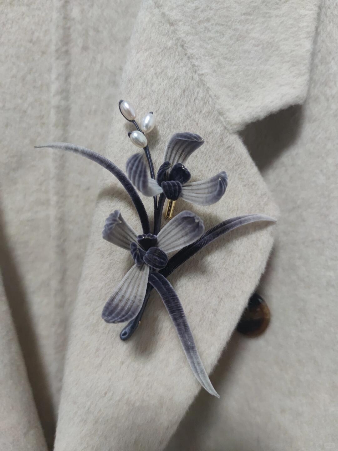 Ronghua Dusty Lavender Velvet Orchid Brooch